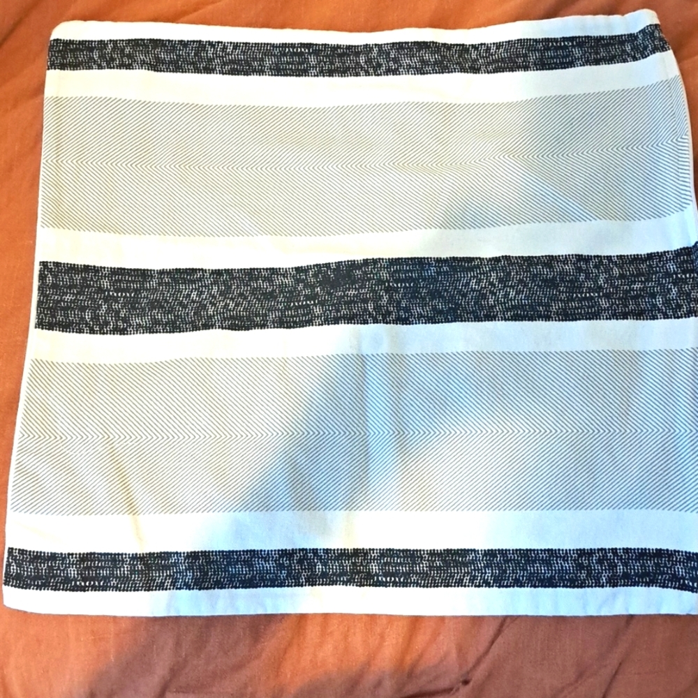 Woven Nook Pillow/ casing only NWOT